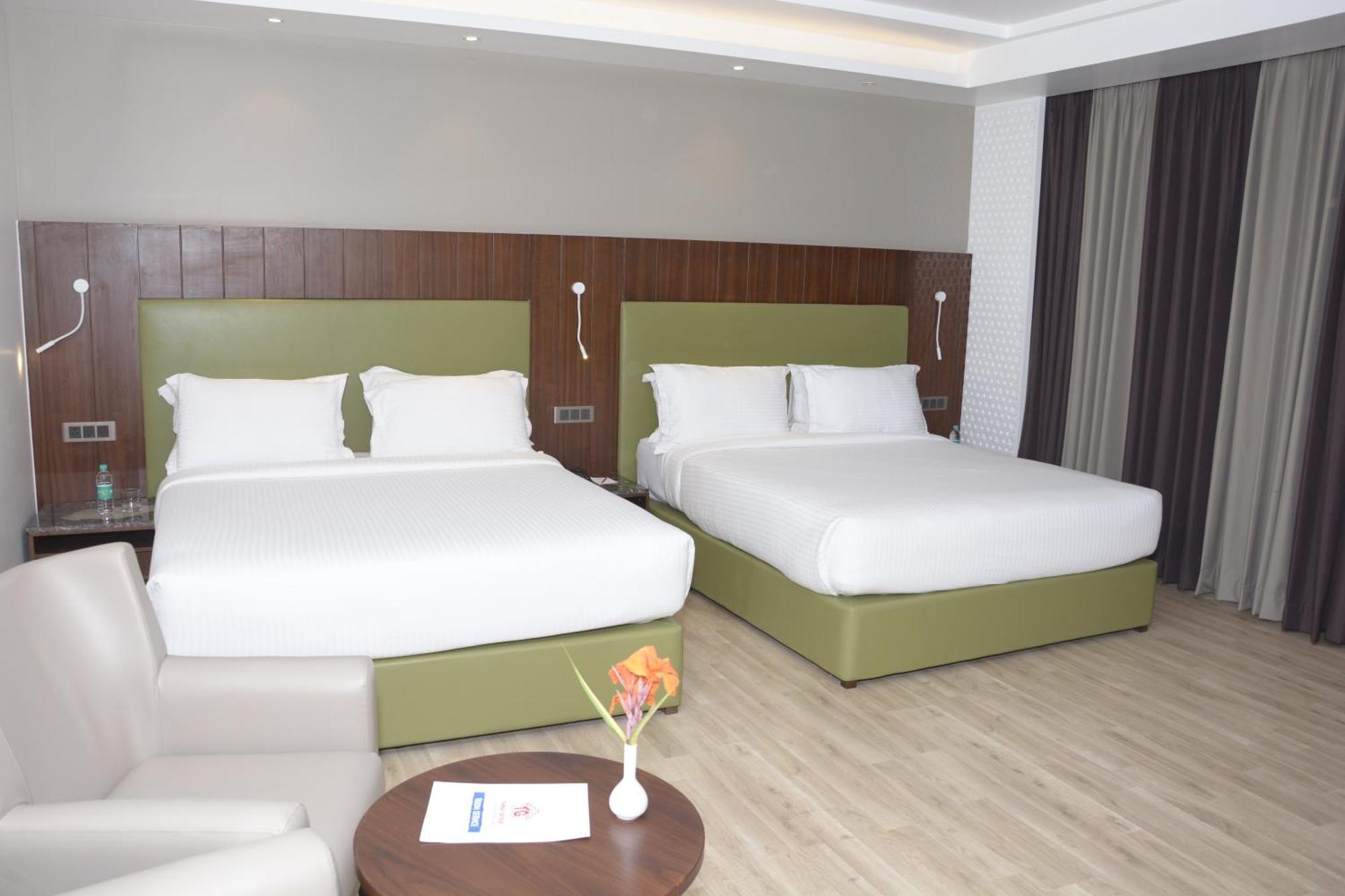 Tania President Inn Shirdi Esterno foto
