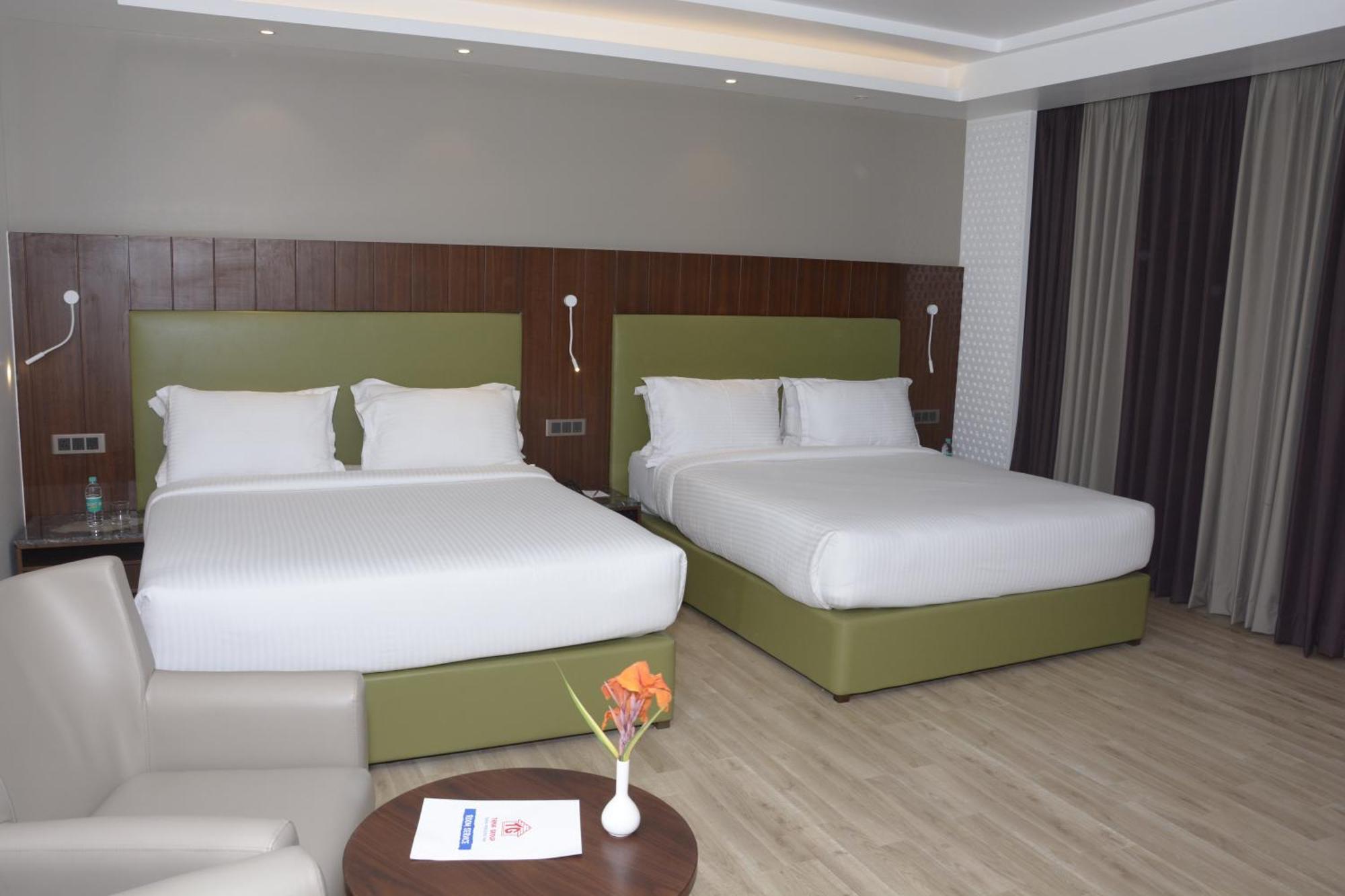 Tania President Inn Shirdi Esterno foto